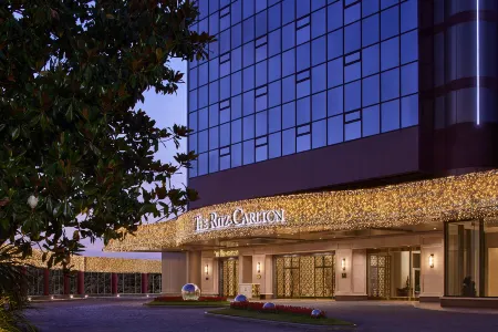 The Ritz-Carlton, Istanbul Отели рядом с достопримечательностью «Библиотека Ахмеда III»