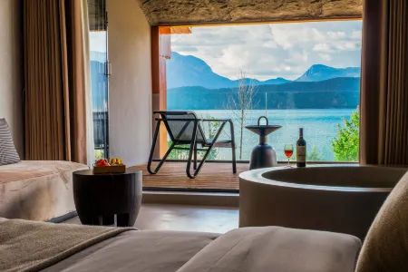 LuguLake Guanshan Sea · Lakeside Resort Hotel Отели рядом с достопримечательностью «Lover Tree»