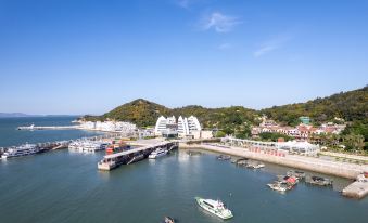 Between Mountains and Seas B&B (Meizhou Island Mazu Temple Branch)