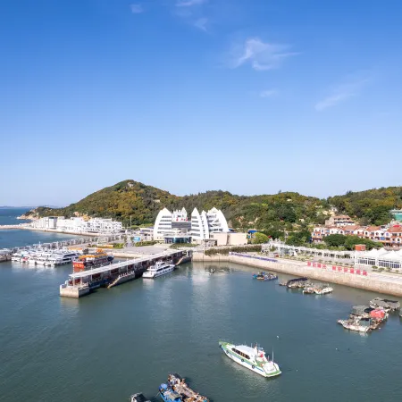 Between Mountains and Seas B&B (Meizhou Island Mazu Temple Branch)