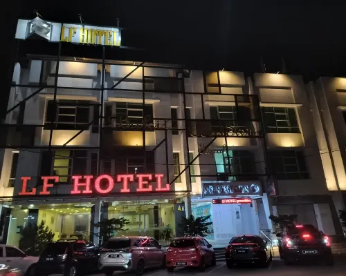 LF Hotel Tapah Экстерьер Photos