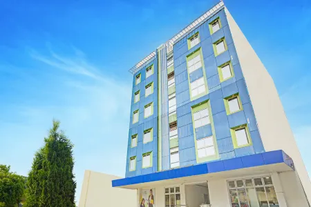 Collection O Metro Manila Near University Belt Formerly 1318 Residences Отели рядом с достопримечательностью «Нешнел Шрайн оф Сейнт Джуд Таддеус»