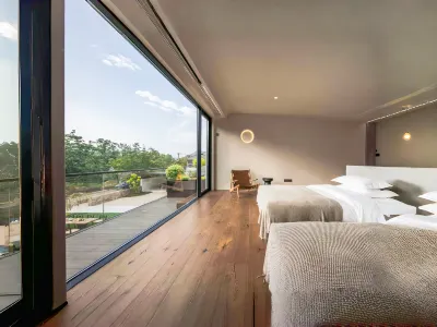 Guihu Bieyuan Riverside View Homestay