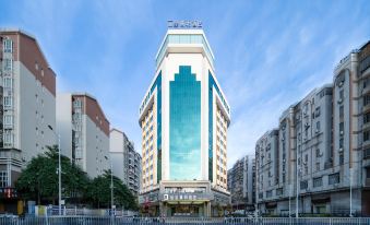 Rezen Longhh Hotel (Zhaoqing Seven Star Cave Sports Center)