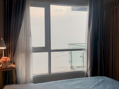 Moon dust room Sriracha