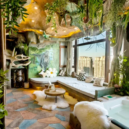 Guanlan Art-Themed High-Rise Homestay (Chinese Baroque)