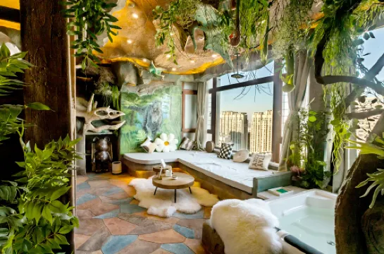 Guanlan Art-Themed High-Rise Homestay (Chinese Baroque)