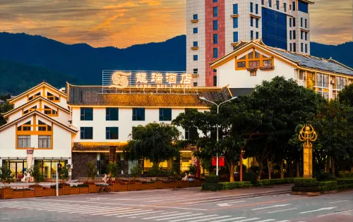 Zhenyuan Longrui Hotel - parcheggio
