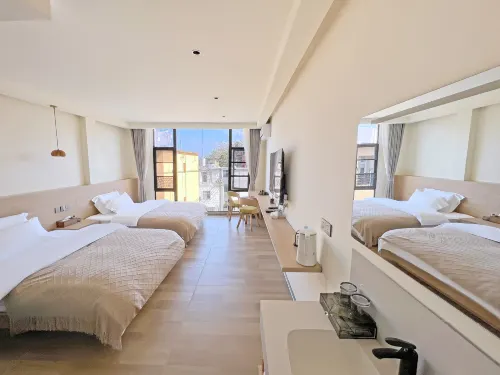 Yuanyang Banshan Homestay (Duoyishu Terraced Fields Scenic Area Store)