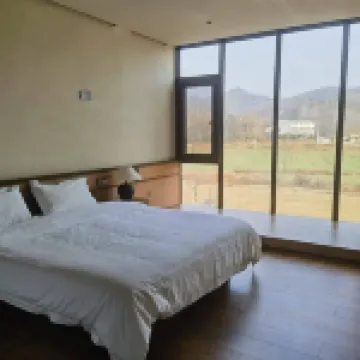 Sansheng Youxing Swimming Pool Vacation Apartment (Yinxing Valley)