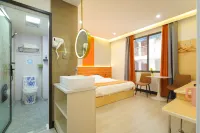 Faraway Home Smart Chinese Inn (Two Rivers And Four Lakes) - parking