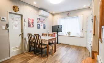4 mins walk from JR Station/single-family house
