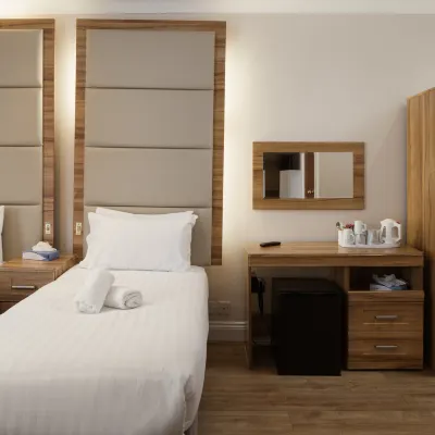 Royal Eagle Hotel Hotel dekat Oxford Street