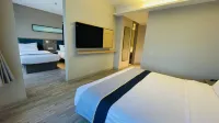 Ease Hotel (Dandong Railway Station Post and Telecommunications Building)