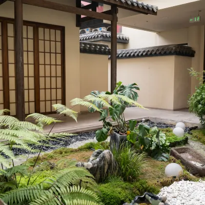 連鰲|Demi-Luxe溪畔丨水街風情智享私湯民宿（東坡水街店） 鄰近金府·穿越盛世（子瞻大道店）的酒店