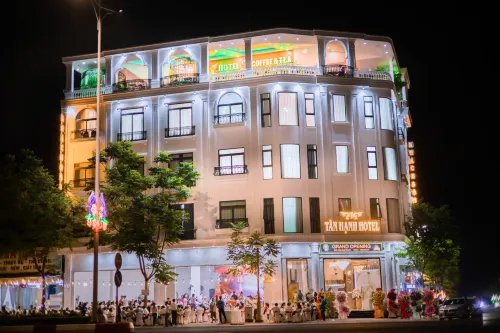 Tan Hanh Hotel - parking