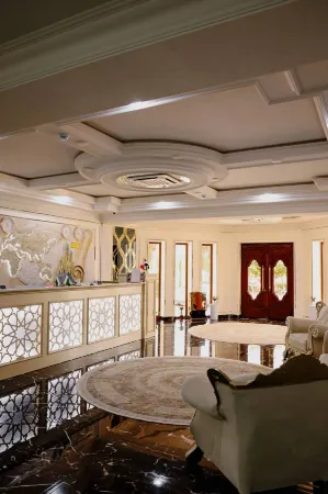 Kok Saroy Plaza hotel Отели рядом с достопримечательностью «Мечеть - Хазрет-Хызр»