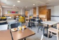 里昂梅濟約大舞台民宿飯店 德希內斯·尚皮埃住宿飯店