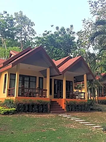 รูปภาพของต้นไทร เบย์ รีสอร์ท