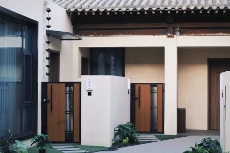 Qieman Tangquan Health and Wellness Homestay Hot Spring Hotel (Xinzhou Ancient City Branch) Отели рядом с достопримечательностью «Xiurong College»