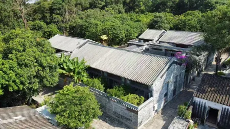 Floral Hotel·Yinlu hotel  (Huitong Ancient Village Shop, Tangjiawan Town, Zhuhai) Отели рядом с достопримечательностью «Zhuhai Branch of Beijing Normal University Dormitory»