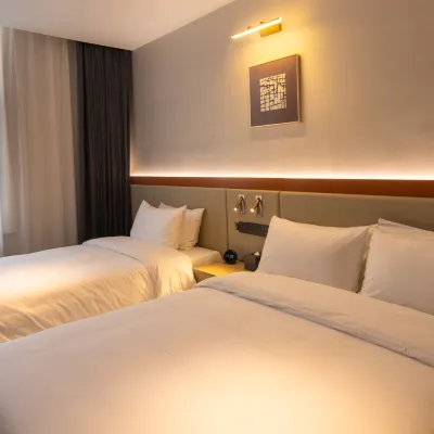 Qingmu Hotel (Nanjing Museum Xianmen Subway Station) Отели рядом с достопримечательностью «Музей Нанкина»