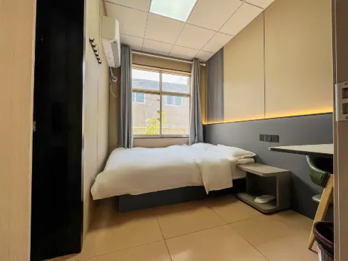 Yuanlaiju Hotel (Jinan Zhangqiu University Town Branch)