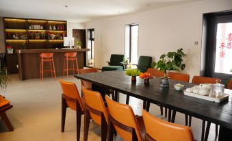 Changbaishan Xishe  (Wabi-Sabi Mid-Century Design Family Courtyard)
