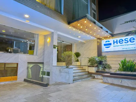 Hese Boutique Hotel & Apartment Отели рядом с достопримечательностью «парадный пляж»