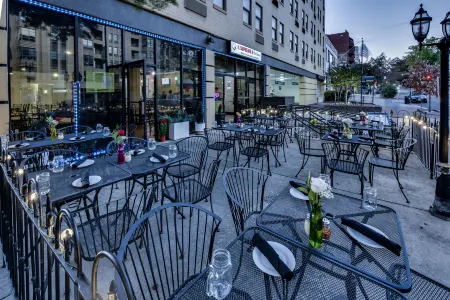 Days Inn by Wyndham Washington DC/Connecticut Avenue Отели рядом с достопримечательностью «Университет Ховард»