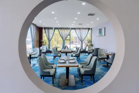 Longhui Huamao Hotel Отели рядом с достопримечательностью «Baima Mountain»