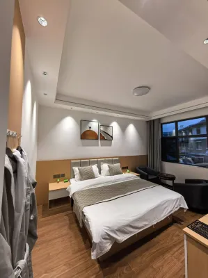 Zuoyou Chinese Inn Hotels in Shidian