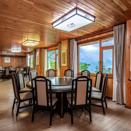 Homestays in Baihuazhai Scenic Area