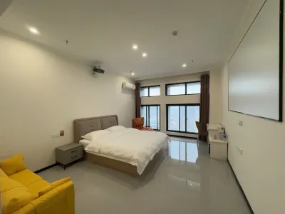 Chunli Movie Watching Homestay (Luohe Changjian Square Branch)