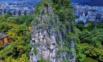 Meet Luck Hotel – West/East Alleys & Elephant Trunk Hill