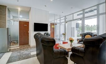 Collection O Near Terminal Pulo Gebang Formerly Sentra Timur - Tower Sapphire