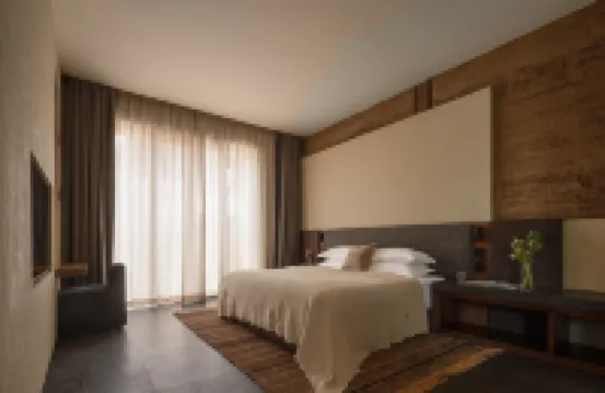 Mooncreek hotel