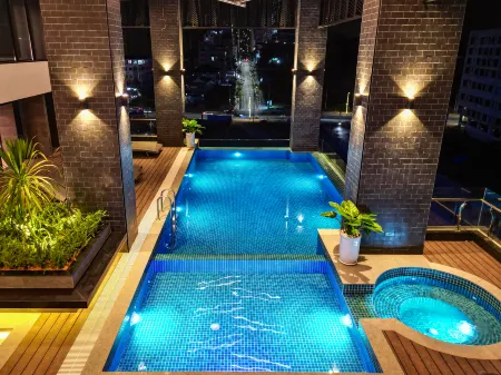 Grand La Vogue Hotel & Casino Отели рядом с достопримечательностью «Порт Сихануквилл»