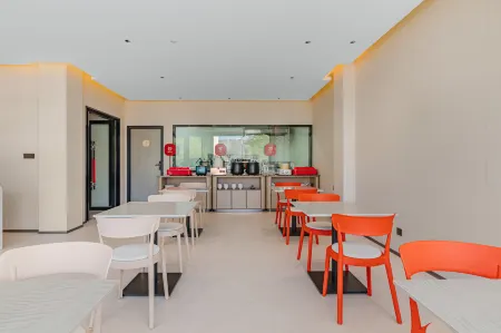 Shangke You Hotel (Dinggye County Government)