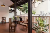 Xieng Thong Retreat Hotel (Luang Prabang Old Town - Central Sisavangvong Road Branch) - bar