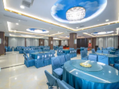 Bachu Populus Euphratica International Hotel (Shiji Avenue Branch, Bachu Pedestrian Street) Hoteles en Condado de Maralbexi