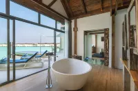 KUREDHIVARU RESORT & SPA MALDIVES - Pools