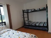 Casa Devino - Discover the Perfect Condo Getaway in Luxury, Kareoke, Netflix, Free Parking Hotels near Tagaytay