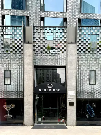 Neobridge Hotel Отели рядом с достопримечательностью «Чжуншань Парк»