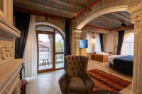 Leda Stone House - parking
