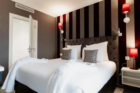 Hotel Dali Val d'Europe Tapestry Collection by Hilton