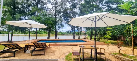 Sun & Roots Lodge Restaurant and Bar Отели в г. Boeng Tuk