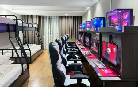 Chengzi E-Sports Hotel (Xinyu Zhongshan Road) Отели рядом с достопримечательностью «Jiangxi Solar Energy Technology Institute»