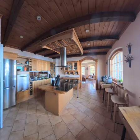Pinecrest Villa - Castle Style Living on Seaside