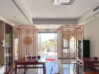 The manor smelled of flowers